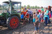 Kartoffeln pflanzen mit Fendt GT und Stoll Pflanzmaschine &copy; Foto: Veranstalter
